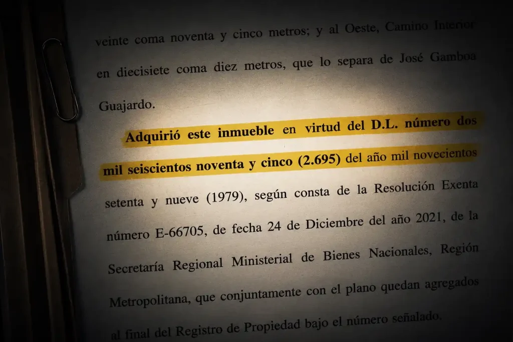 Inscripción de dominio obtenida conforme al Decreto Ley 2695 destacada durante el análisis de antecedentes registrales